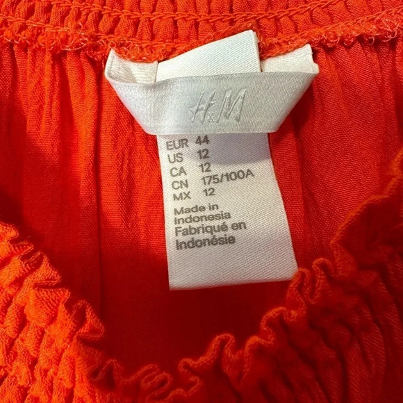 H&M Off Shoulder Top - Picture 2 of 2